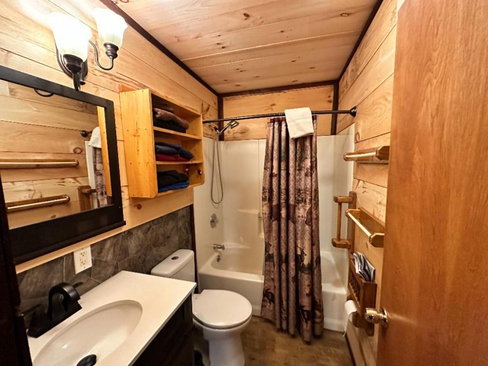 Best Bear Lodge & Campground Irons Εξωτερικό φωτογραφία